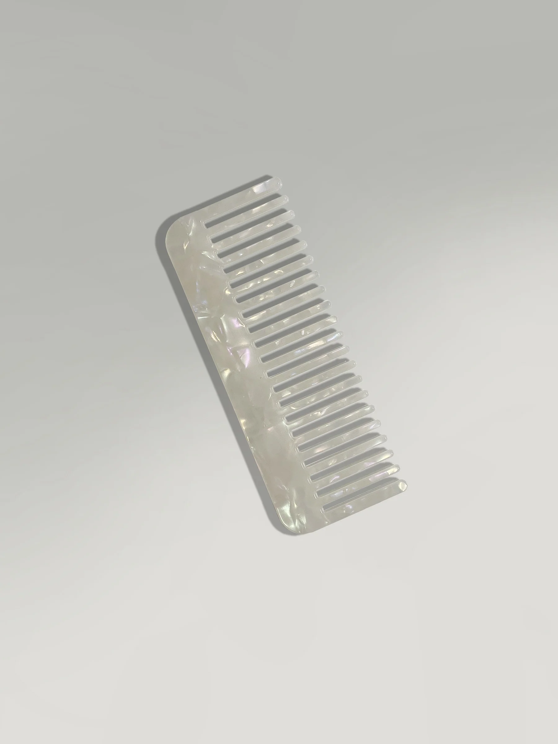 Pearl Gloss Wide-Tooth Comb
